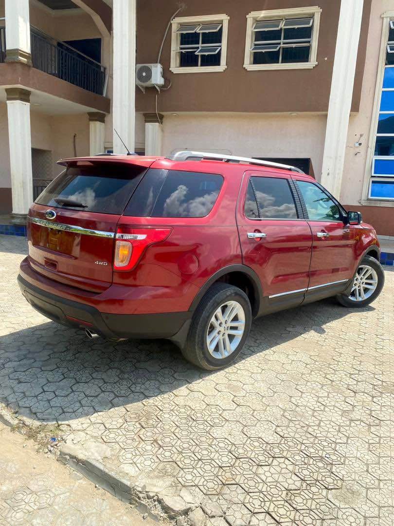 A picture of Ford explorer