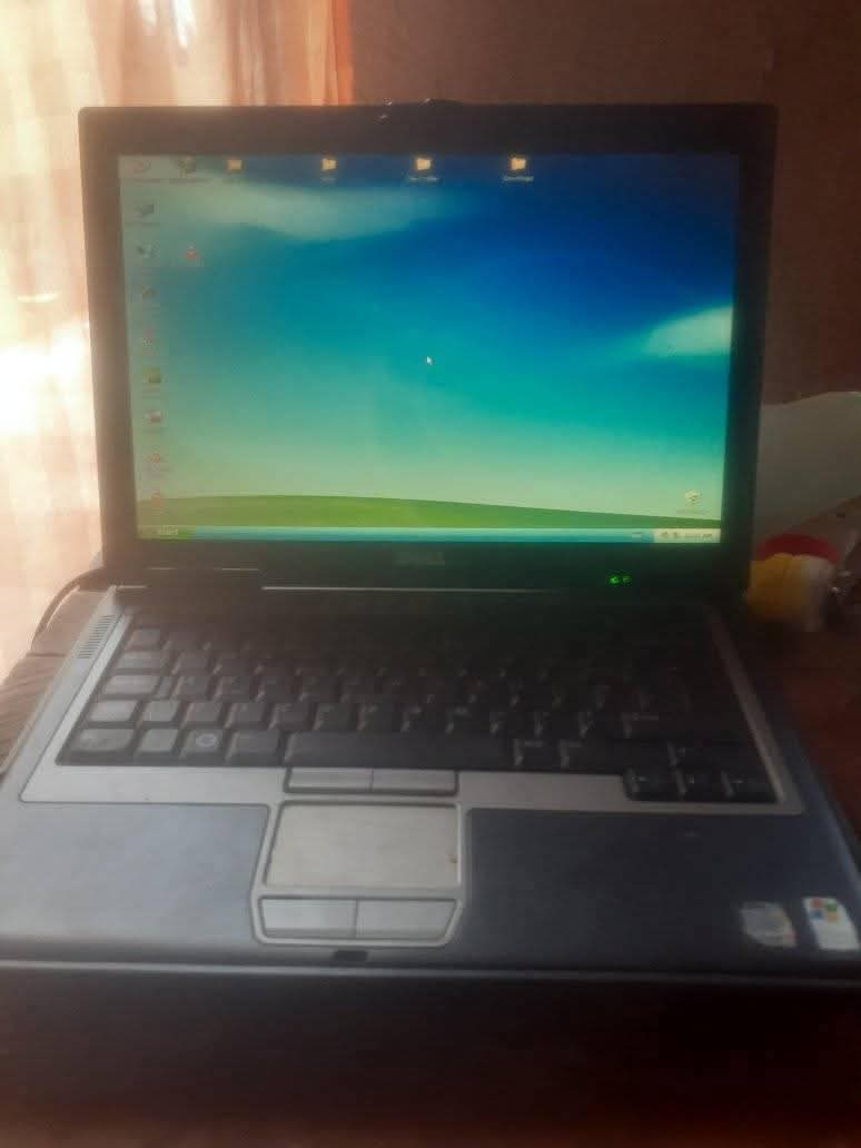 A picture of Dell latitude d