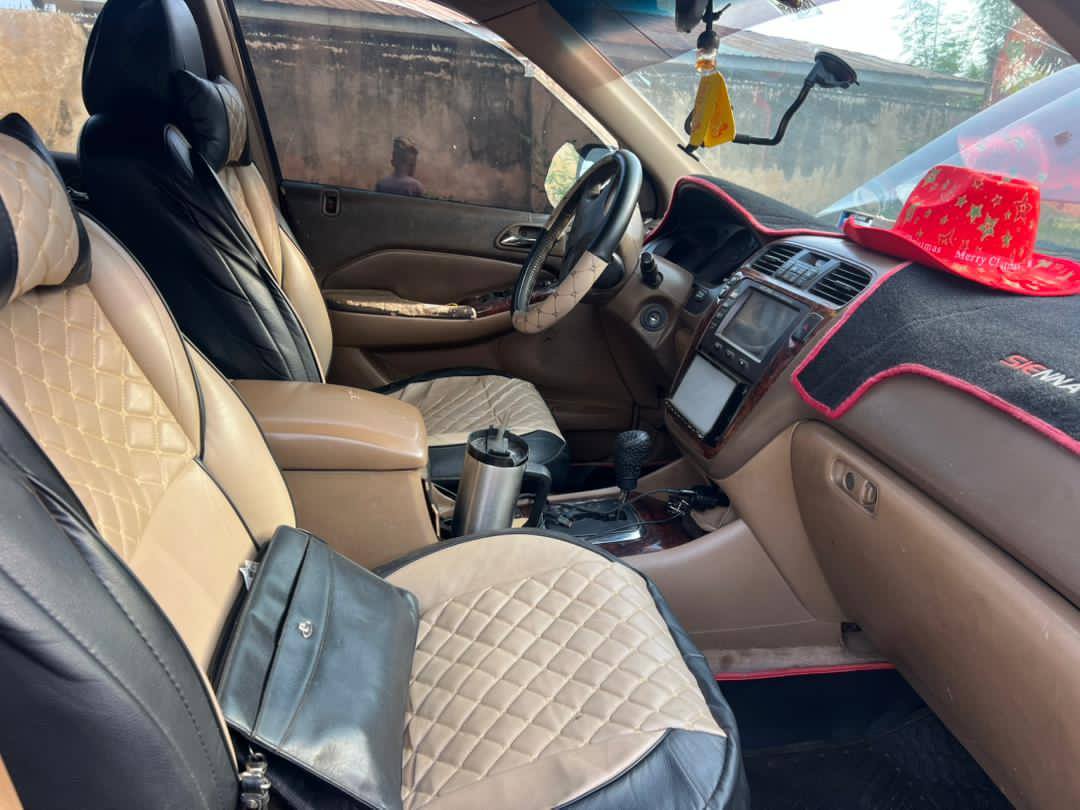 A picture of Acura mdx 2004 2 1m non negotiable