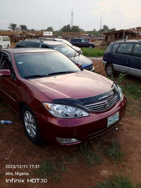 A picture of Camry 2 4
