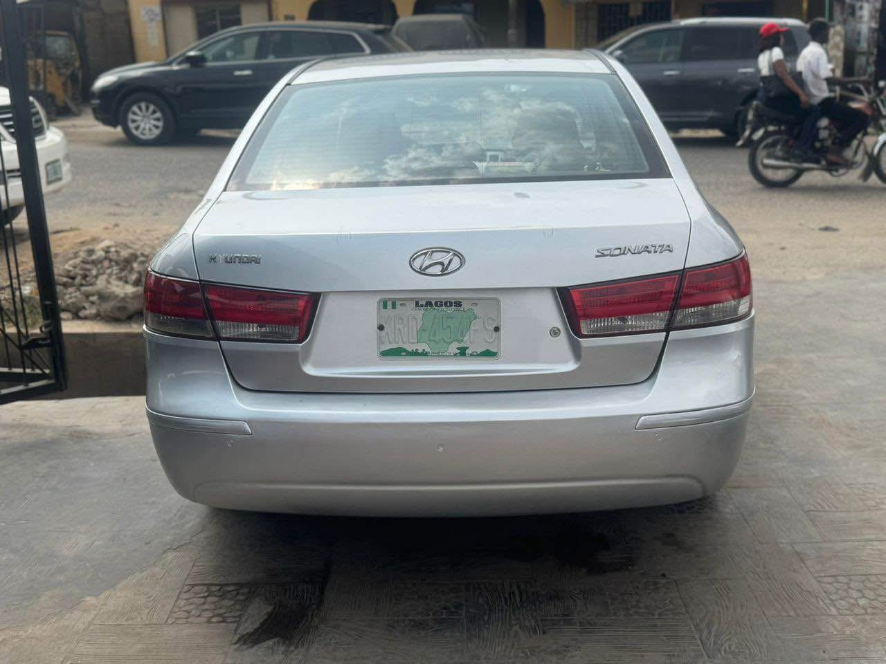 A picture of Hyundai Sonata 2009