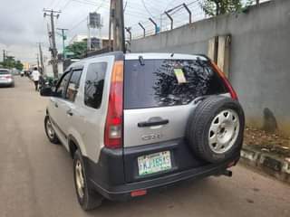 A picture of Honda CR V 03 04