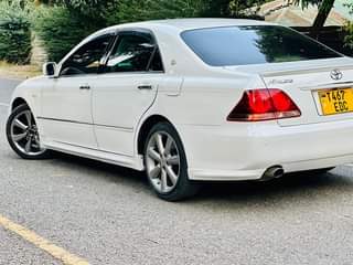 A picture of TOYOTA CROWN ATHLETE GOOD NEW FOR SELL 17M OR EXCHANGE