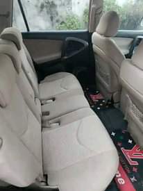 A picture of 08 toyota rav4