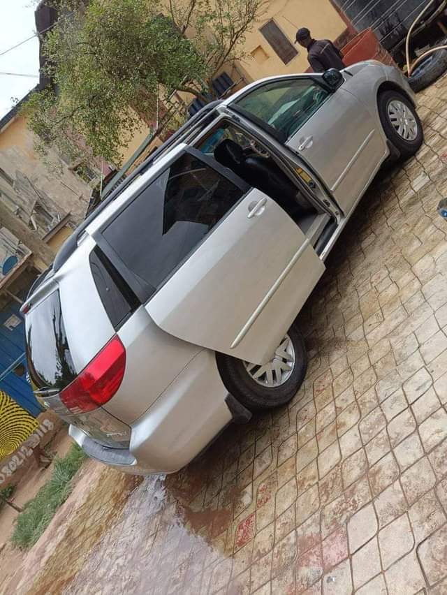 A picture of 2006 Toyota Sienna