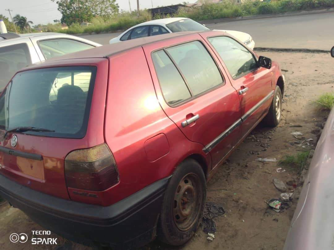 A picture of PASSAT WAGON MANUAL DRIVE AND GOLF 3 SALU FIRST BODY