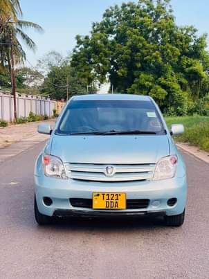 A picture of TOYOTA IST