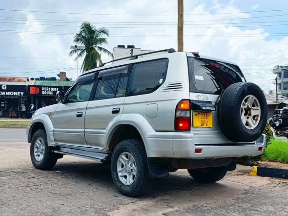 A picture of Toyota Prado Mchaga 0712188493