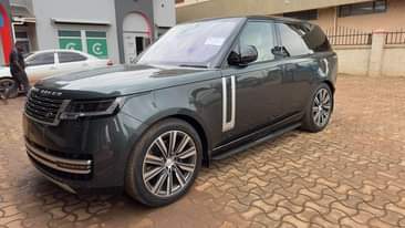 A picture of Range rover 1.3 billion 2024