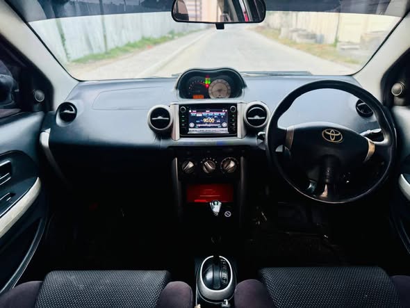 A picture of TOYOTA IST