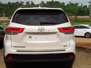 A picture of Belgium 2017 Toyota Highlander with this year original custom duty