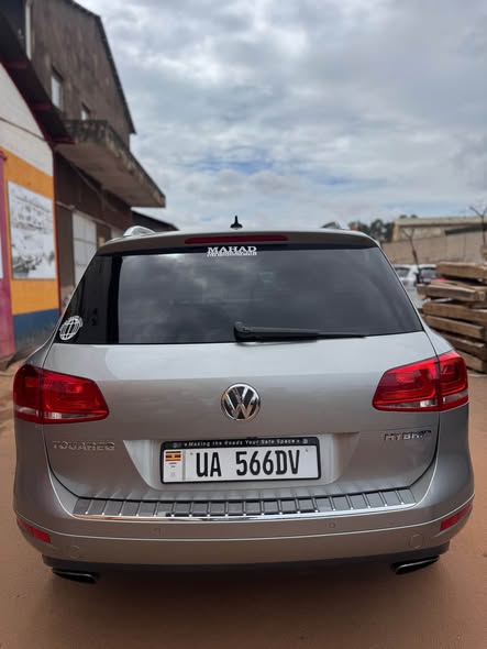 A picture of VW Toureg Hybrid 2012