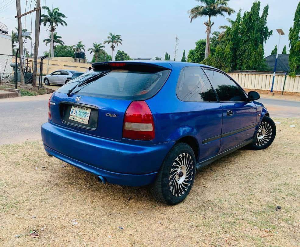 A picture of Honda Civic Automatic 2000