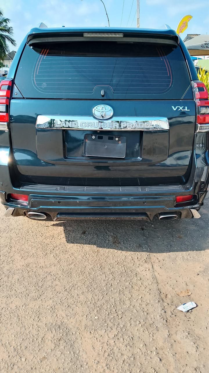 A picture of 2015 Toyota landcruiser prado vxl used