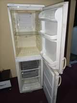A picture of Zec fridge double door inagandisha sana na kupoza vzr bei