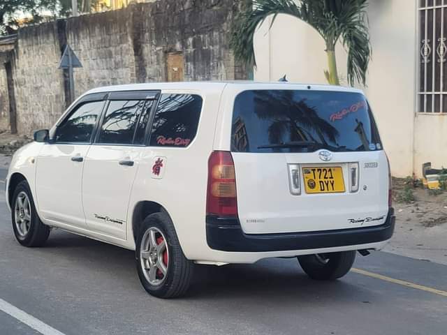 A picture of TOYOTA SUCCED VAN