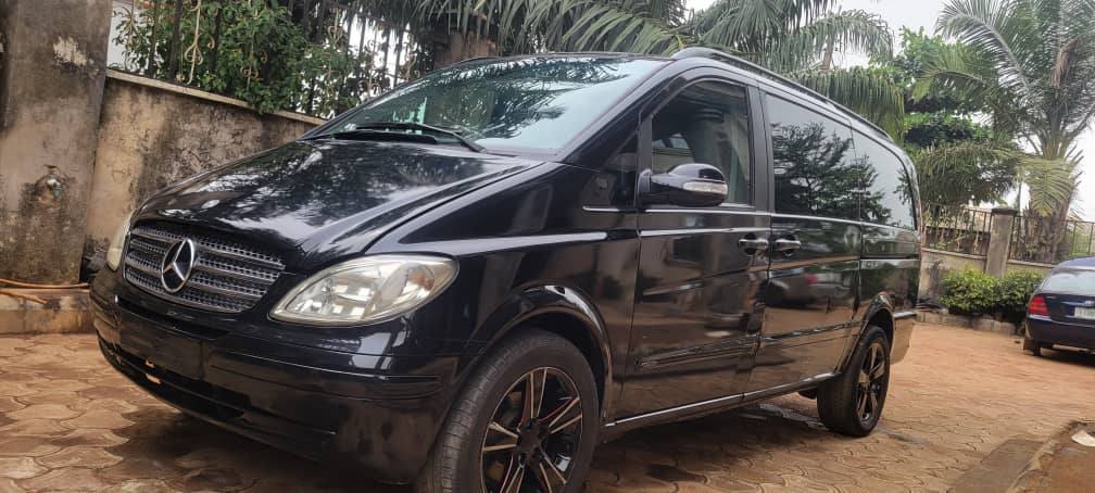 A picture of 2011 Benz Viano
