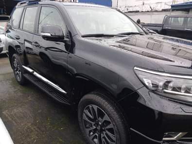 A picture of Distress distress Brand new land cruiser Prado going for as
