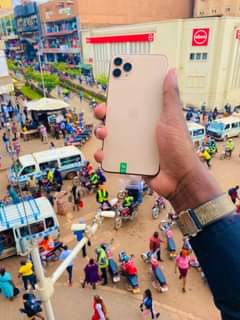 A picture of iPhone 11 Pro Max 512gb