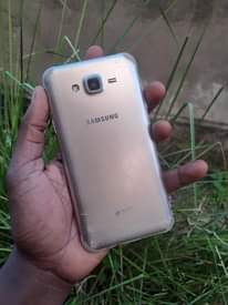 A picture of SAMSUNG J7