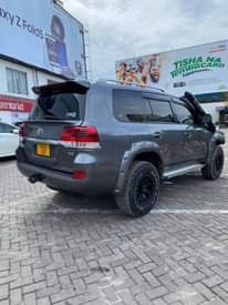 A picture of LAND CRUSER GXR V8