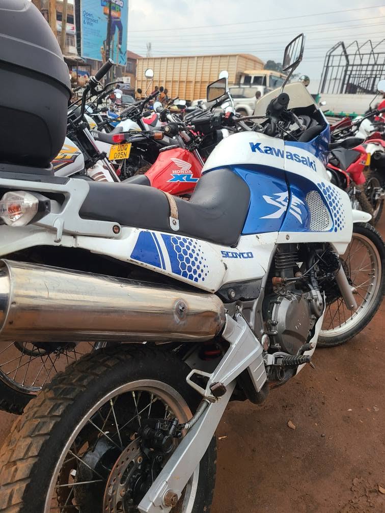 A picture of Kawasaki KLE400