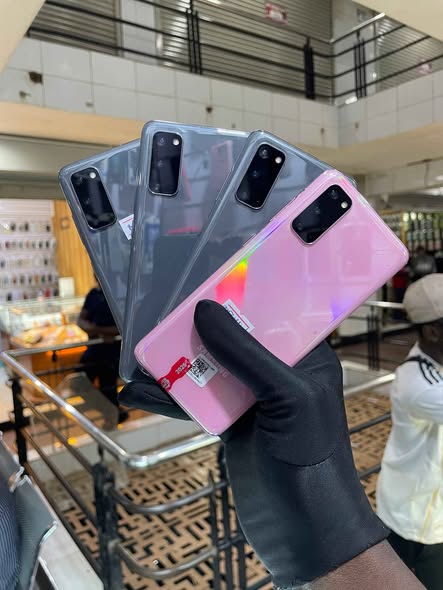 A picture of Samsung pixel available New stock