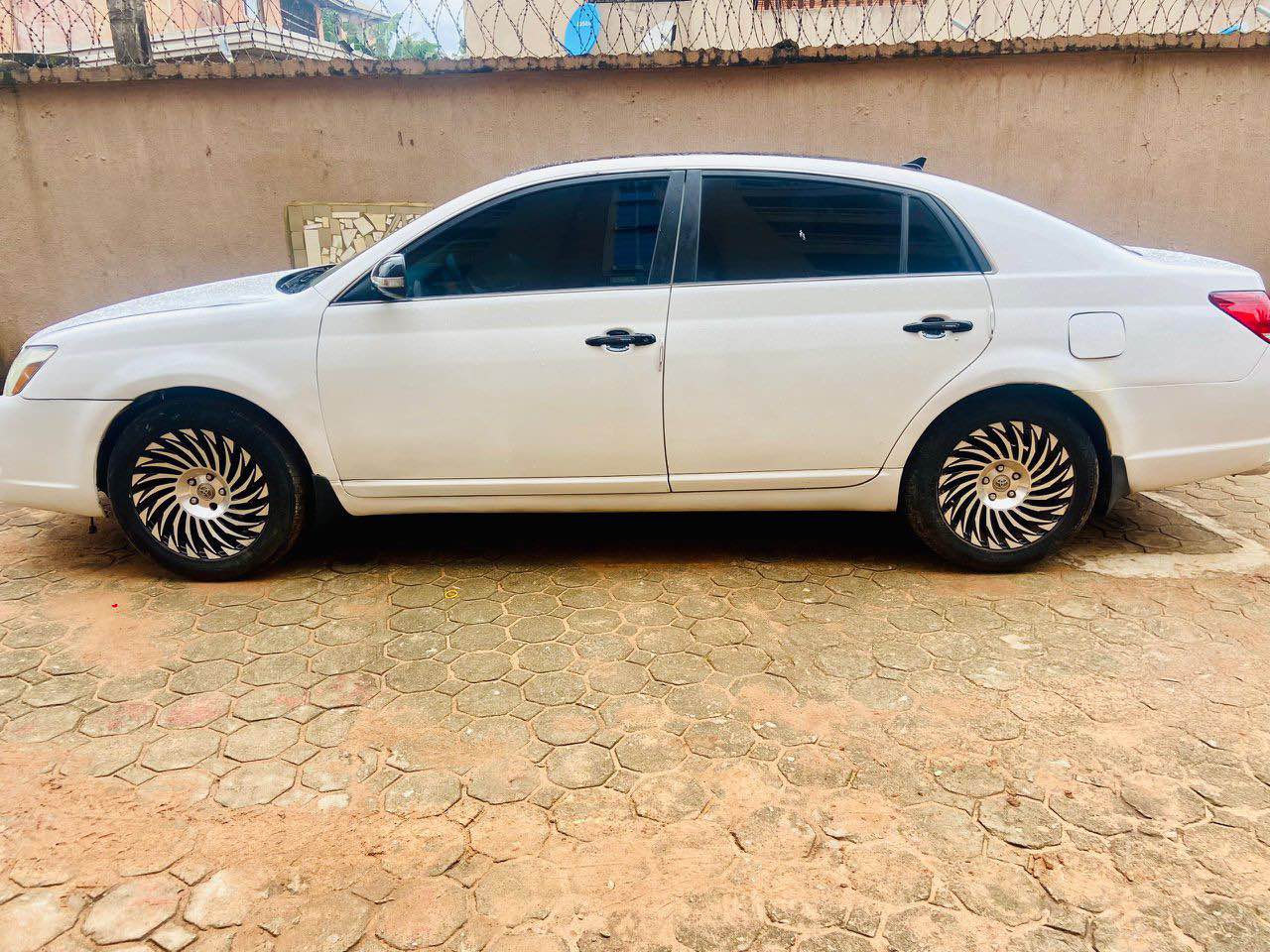 A picture of LUIZ FIGO ENTERPRISE 09119083705 Distress sale Toyota Avalon 2008 model