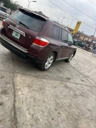 A picture of Clean 2012 Toyota Highlander sport LIMITED EDITION buy and traveling
