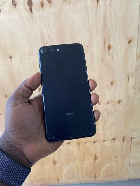 A picture of iPhone 7 Plus 128gb