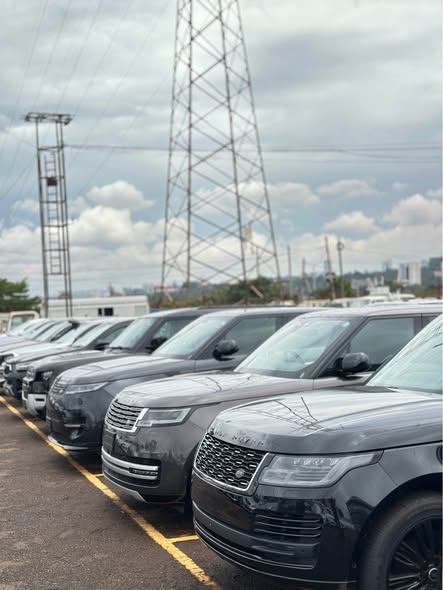 A picture of RANGE ROVERS 2023 2024 SPORT VOGUE GREAT RIDES 256703224883 Importers