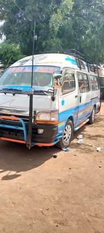 A picture of Hiace 2rz imetunzwa vizuri ipo Tanga Bei mil 20 maongezi