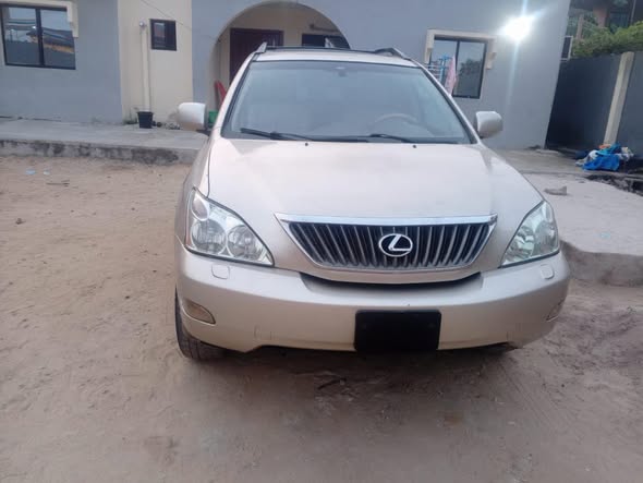 A picture of Price 7 5m last 1 year used Rx 350 08