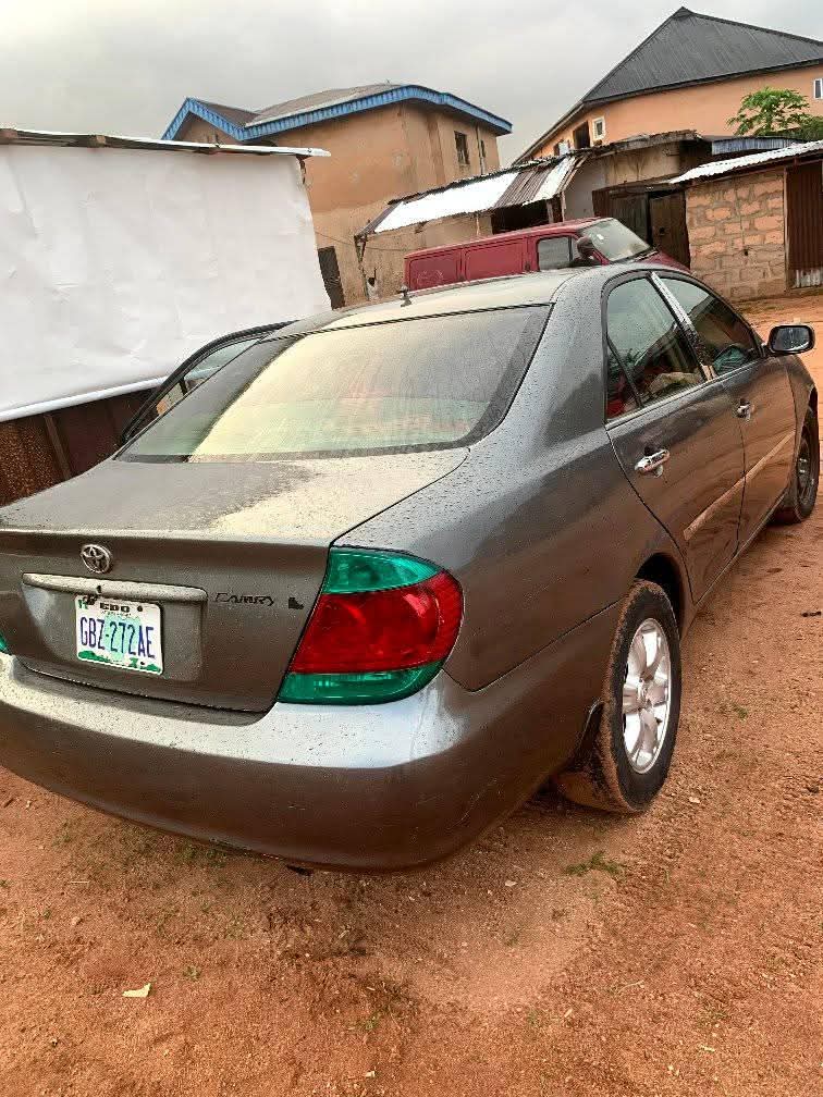 A picture of 2005 Toyota camry