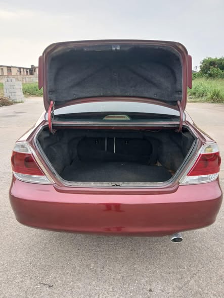A picture of 2005 Toyota camry