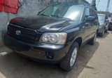 A picture of 2004model Toyota Highlander Engine is little Smoking Everyother things is