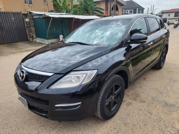 A picture of Mazda CX9 2012