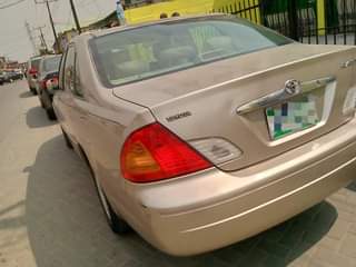 A picture of Toyota Avalon 01