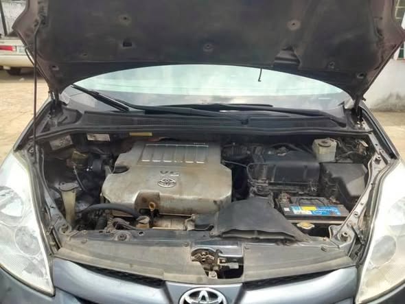 A picture of 09 Toyota sienna