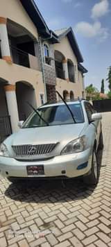 A picture of Lexus Rx350 08 slightly used