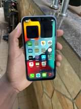 A picture of Iphone 11 at 950k