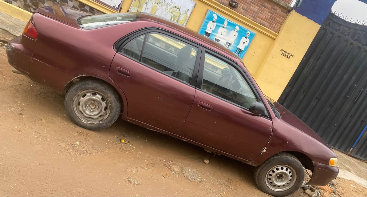 A picture of Toyota corolla 2000