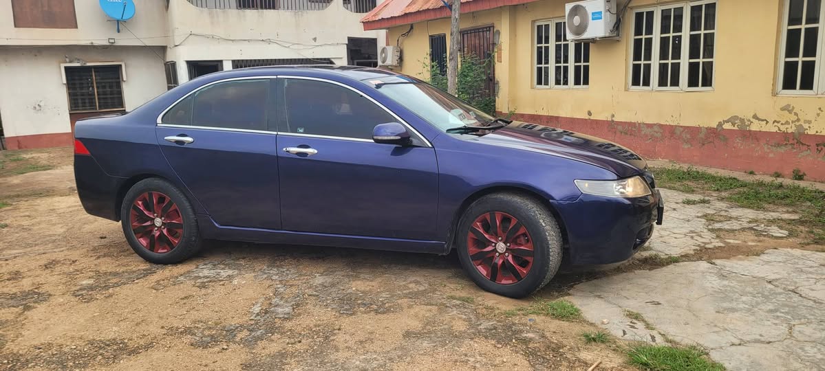 A picture of Honda Accord 04