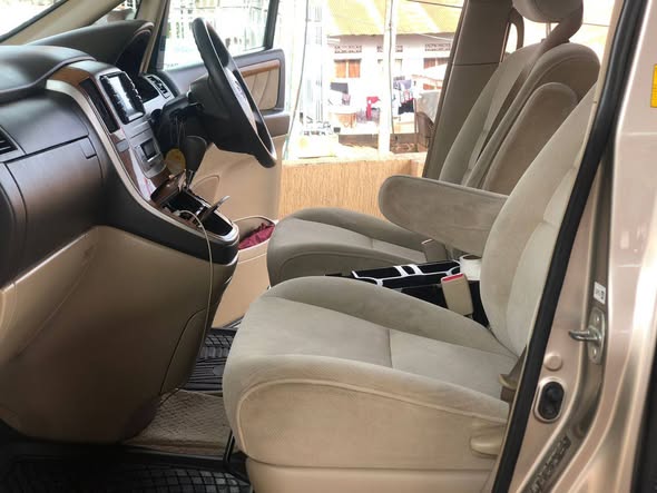 A picture of Alphard 2005 model for sale in very good condition at