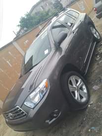 A picture of 2010 Toyota Highlander limited