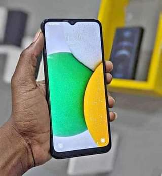 A picture of Galaxy a03 core 32gb bei 110 000tshs nipo dar 0696594855
