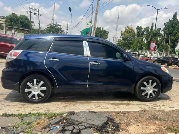 A picture of Toyota matrix 2005