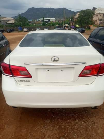 A picture of Clean Lexus ES 350 2013 upgraded to 2016 in prestige
