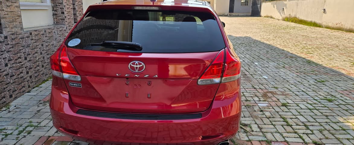 A picture of 2010 Toota Venza
