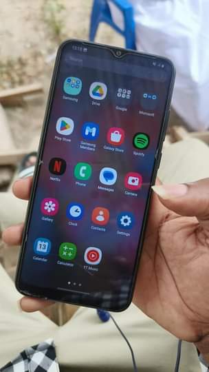 A picture of Samsung a04e